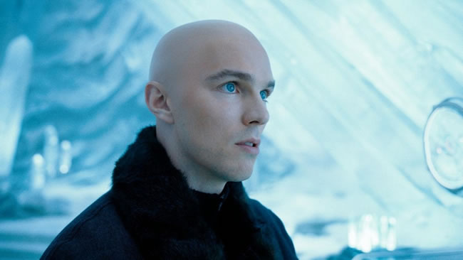 新超人最帅反派 尼可拉斯霍特：光头是儿子剃的