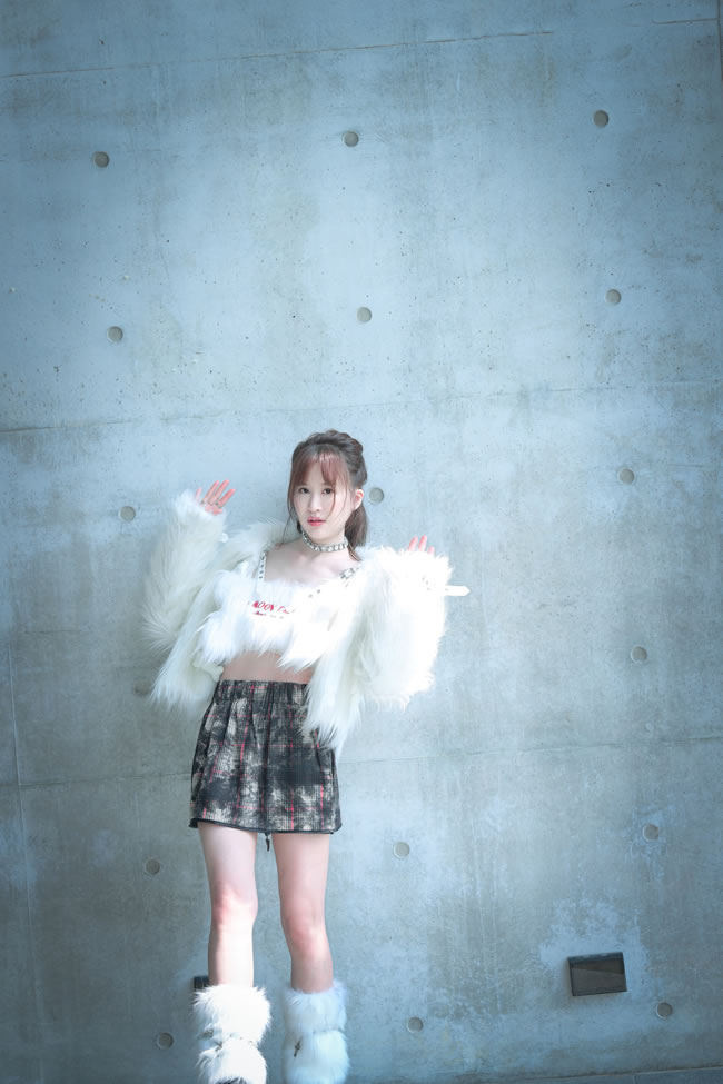 不输小S爱女Lily…哈佛正妹办画展 抛惊人宣言